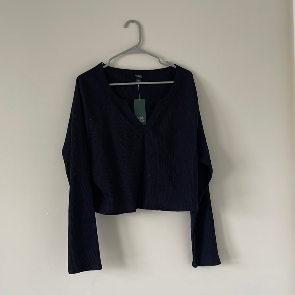 Black long sleeve crop top